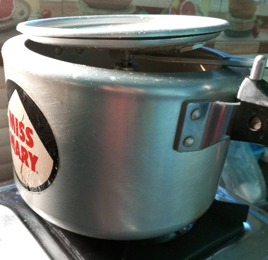 Exchange offer on discount hawkins pressure cooker