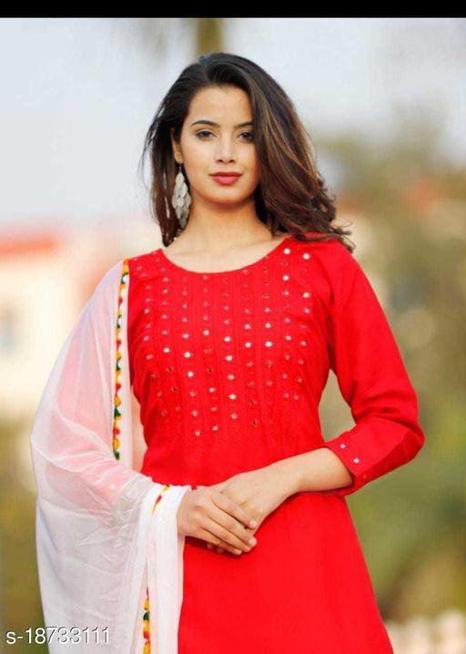 Female model posing outdoors wearing summer dress Indian Pakistani Asian  traditional salwar kameez Stock Photo - Alamy