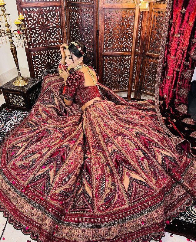 20+ Places To Buy Bridal Lehengas In Chandni Chowk: Prices, Pics & More. |  WedMeGood