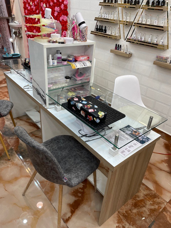 223.3US $ 30% OFF|Manicure Table And Chair Set Net Celebrity Nail Table  Iron Art Single And Double Nail Sa… | Manicure table, Nail salon decor,  Table and chair sets